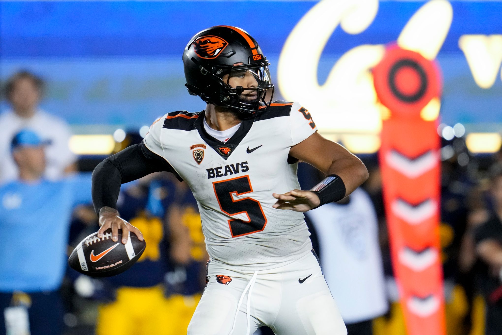 Silas Bolden has 2 TDs to help No. 19 Oregon State beat No. 10 Utah 21-7