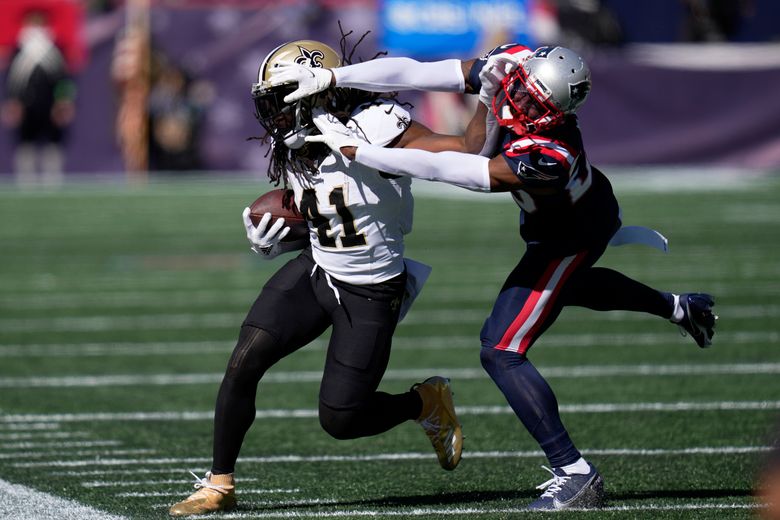 New Orleans Saints cornerback Marshon Lattimore (23) pushes