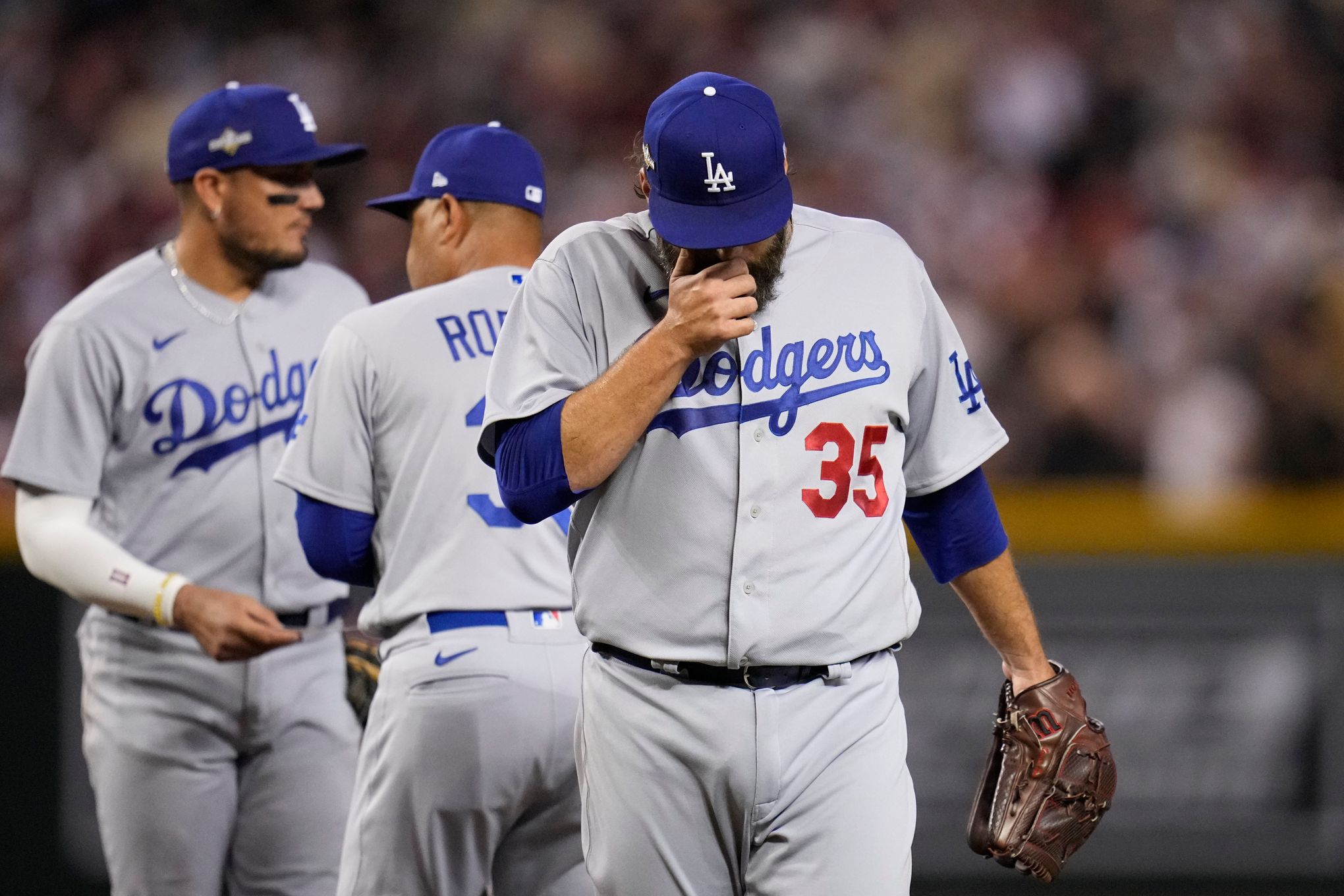 Mookie Betts homers twice, leads Dodgers to win over Royals