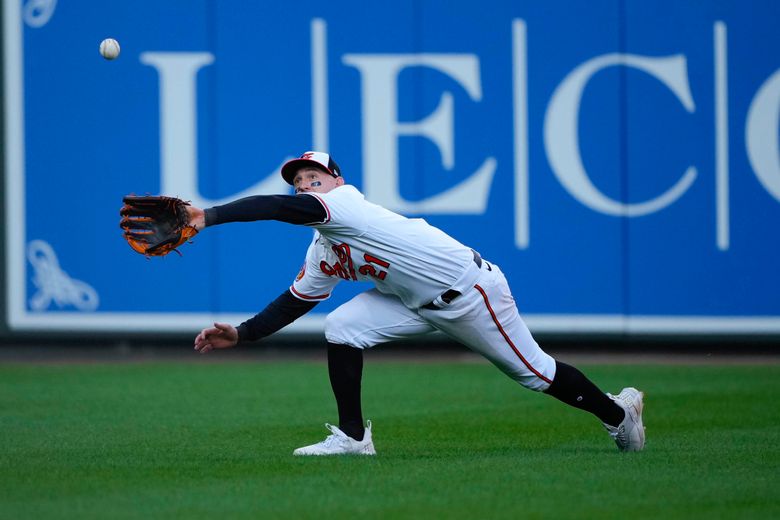 Texas' shaky bullpen escapes late as Rangers hold off Orioles 3-2 to open  ALDS –