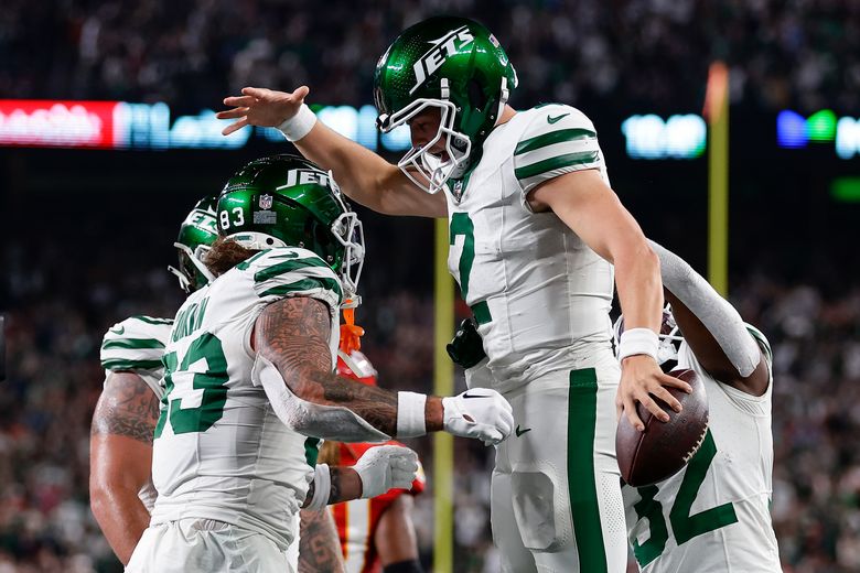 Jets are sticking with Zach Wilson despite the quarterback's