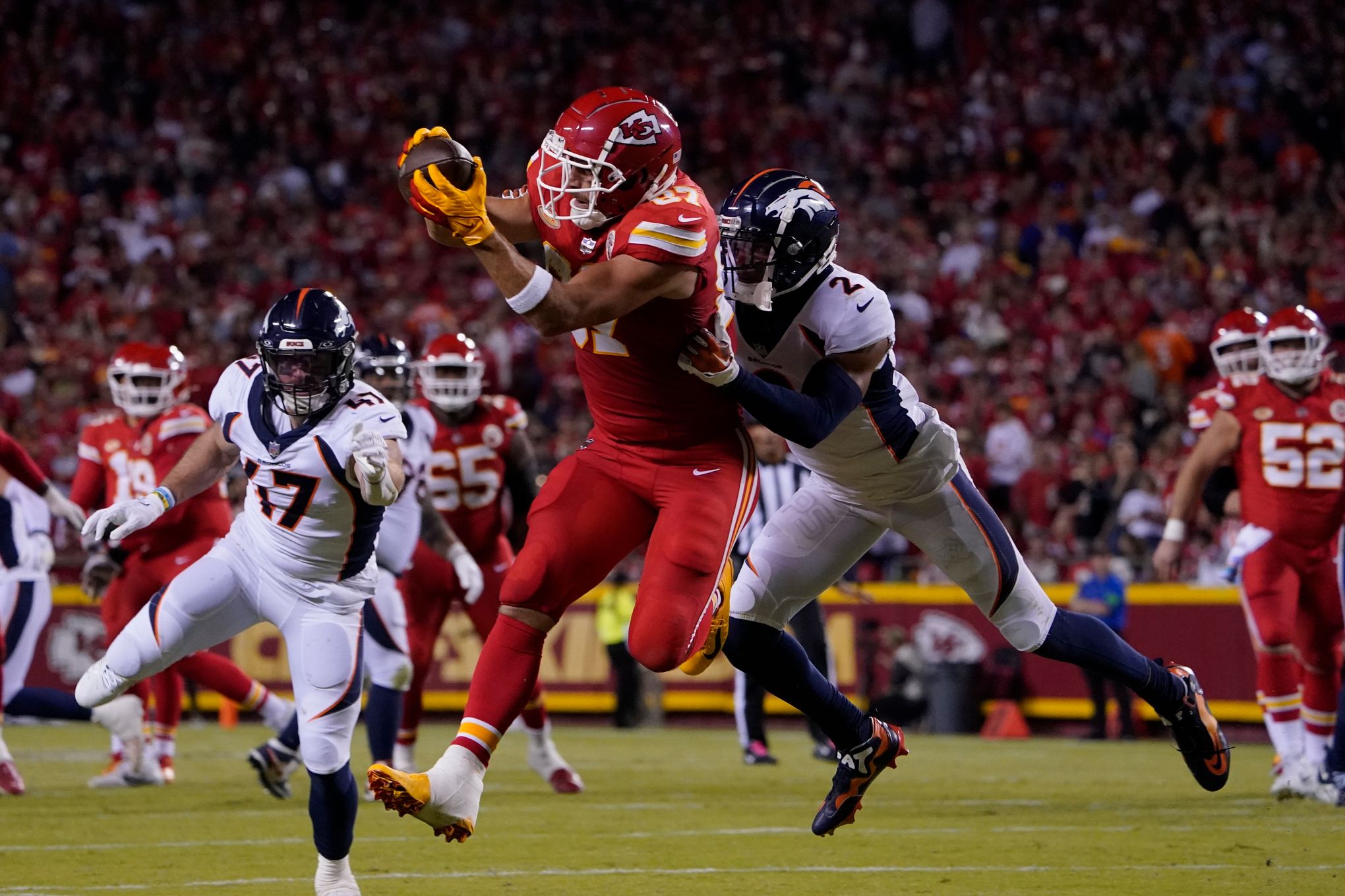 How Travis Kelce and the Chiefs beat the Chargers at their own game 