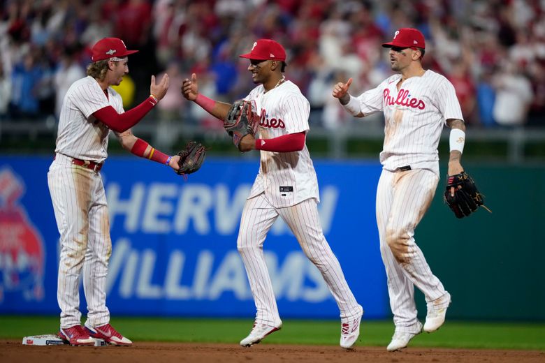Castellanos hits 2 homers again, powers Phillies past Braves 3-1
