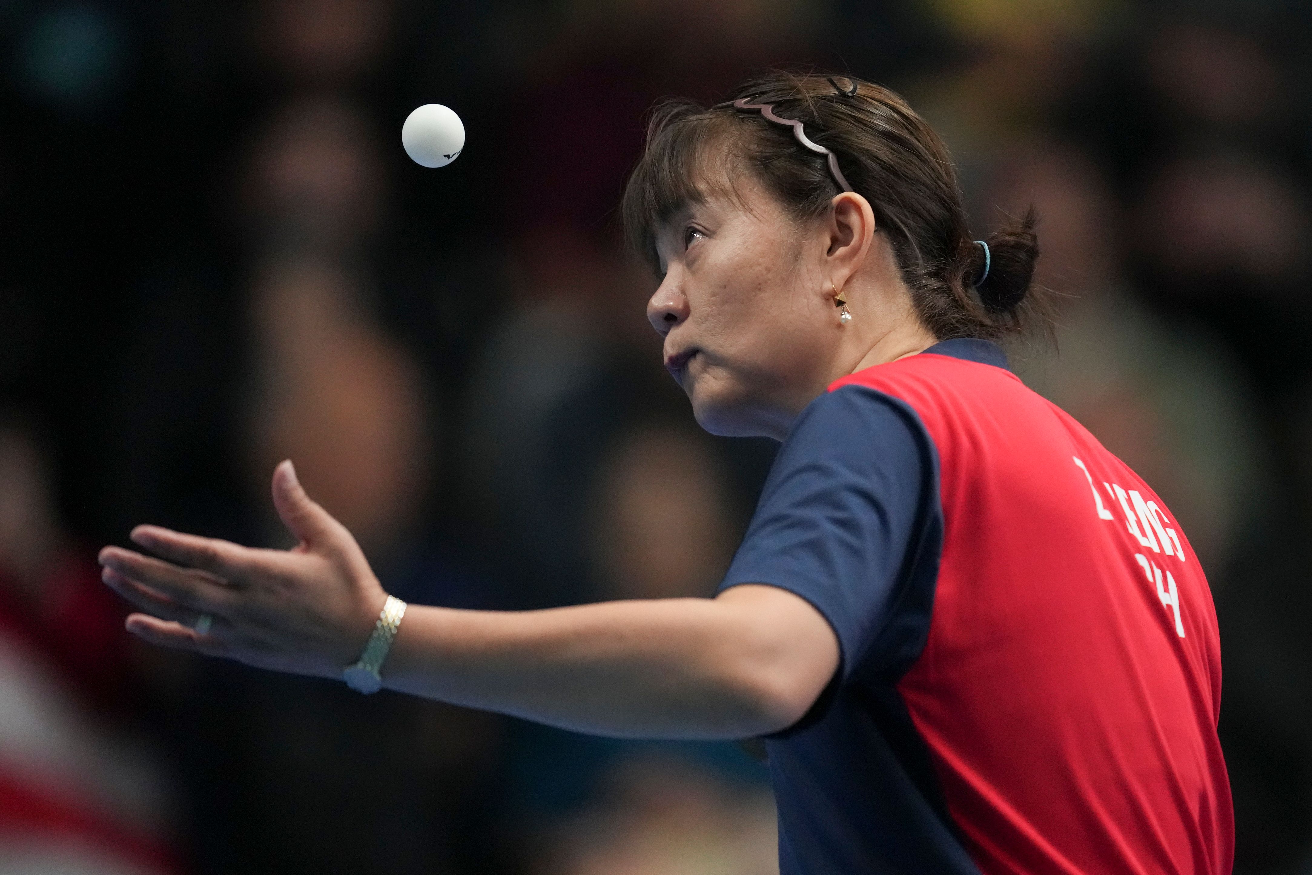 57-year-old Chinese-Chilean table tennis player wins over crowd at