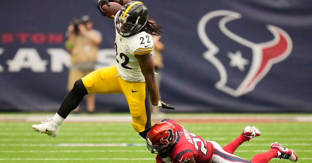 Najee Harris posts picture with his Pittsburgh Steelers jersey