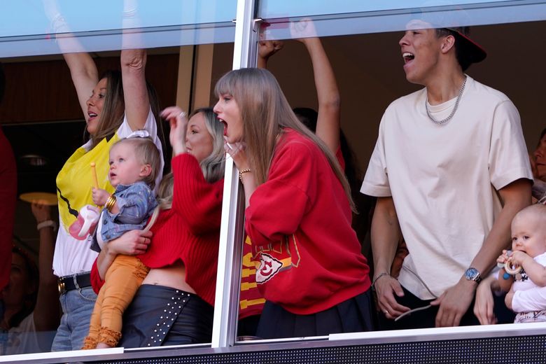 Taylor Swift And Jackson Mahomes At Chiefs vs Chargers, Video