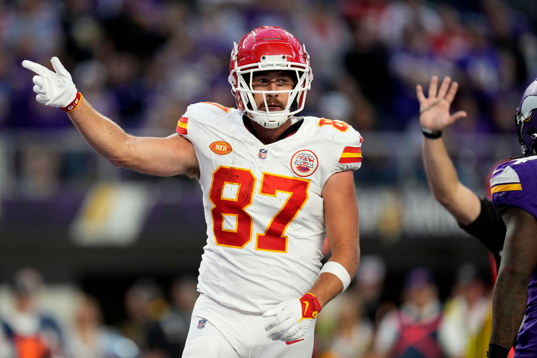 Chiefs beat Jets 23-20 with Swift, Rodgers watching