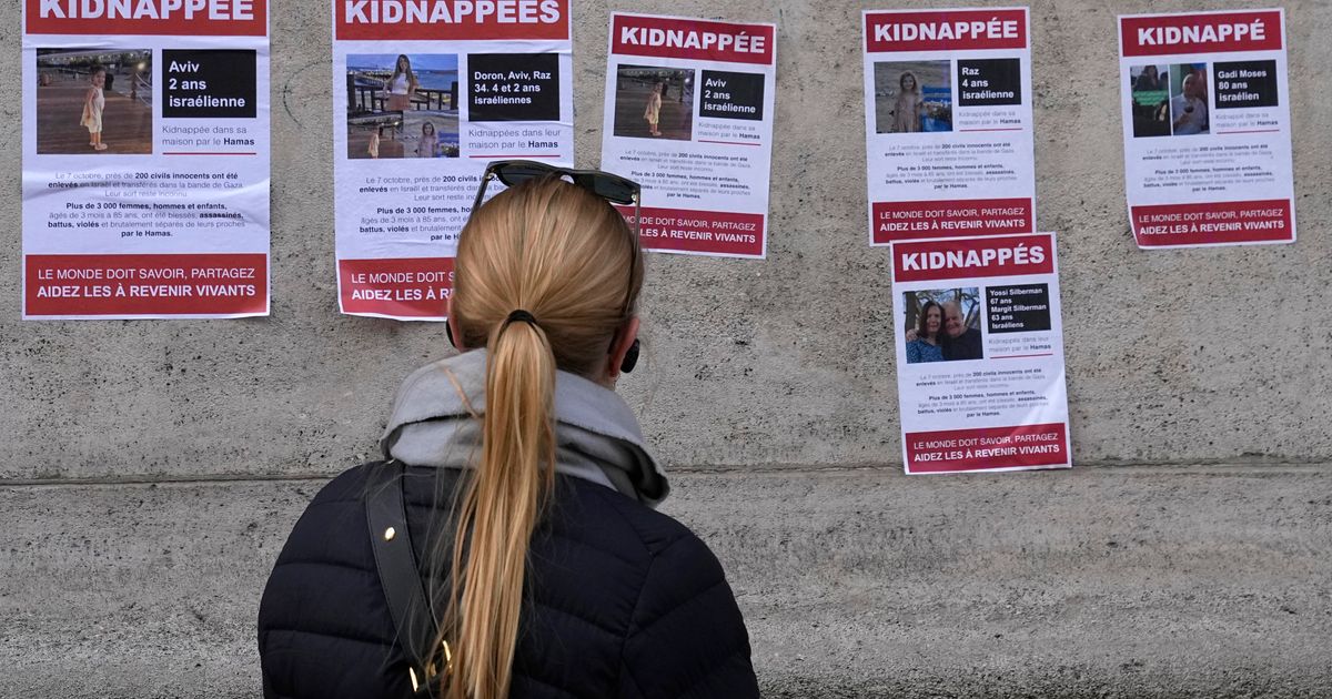 Jewish students plaster Paris walls with photos of French citizens ... - The Seattle Times