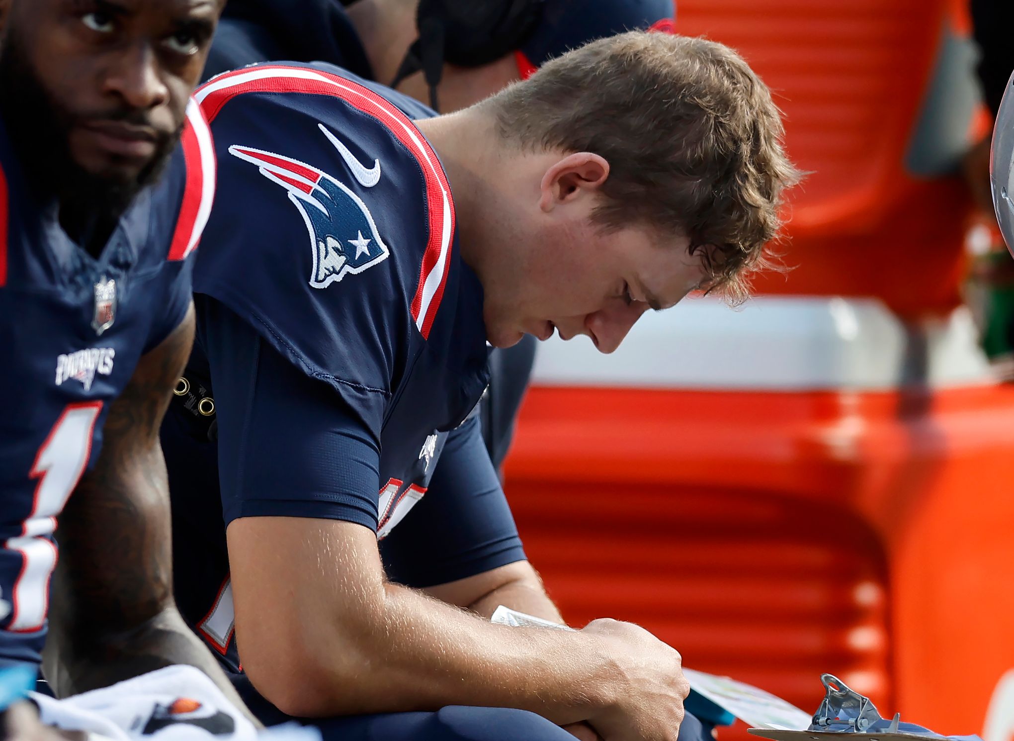 Watch Patriots coach Bill Belichick bench Mac Jones for Bailey