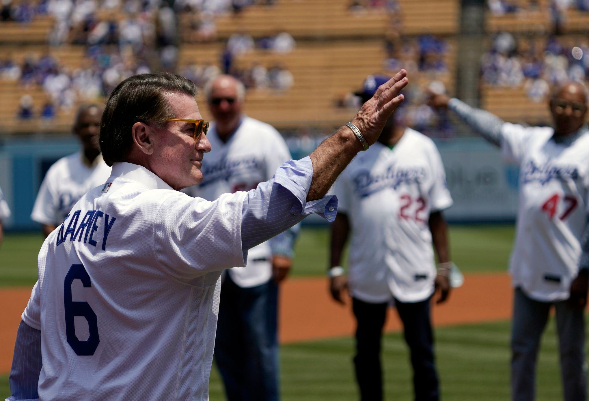 Former Dodgers star Steve Garvey enters U.S. Senate race - Los Angeles Times