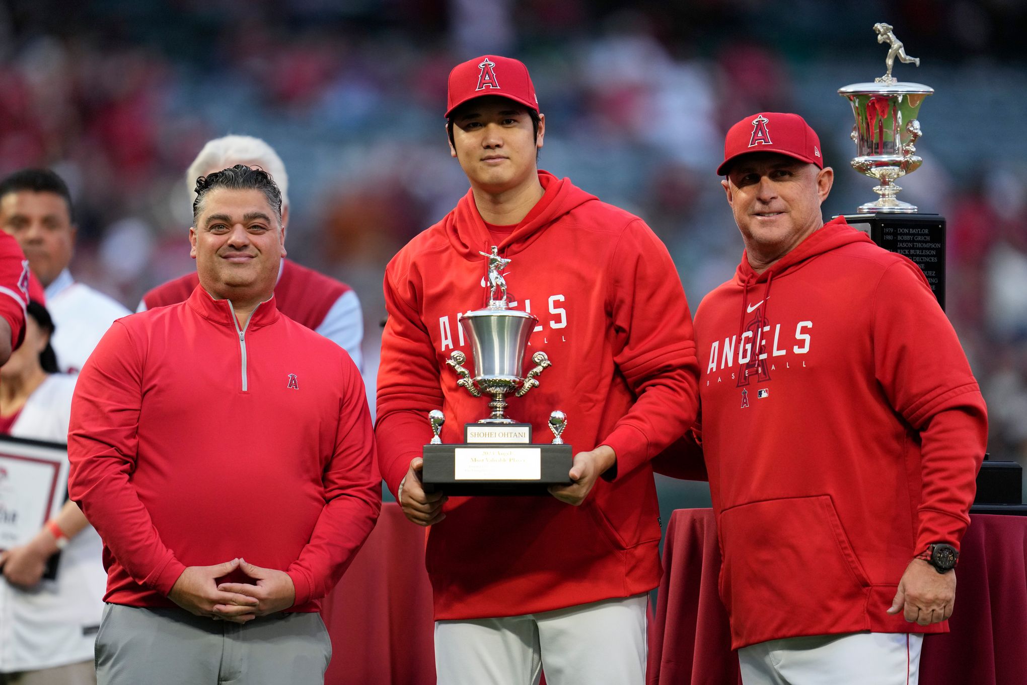 Angels drop 2 coaches; Mike Scioscia, GM staying