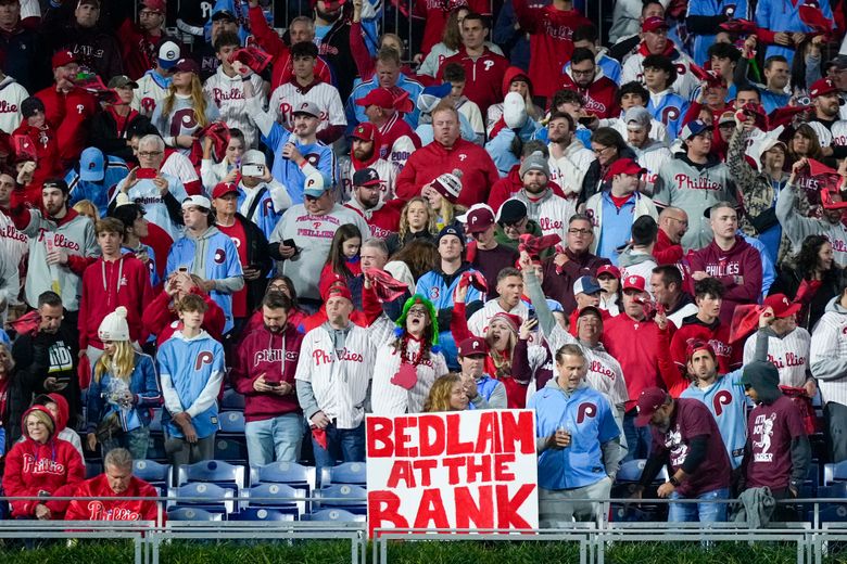 Phillies fans find love at Citizens Bank Park