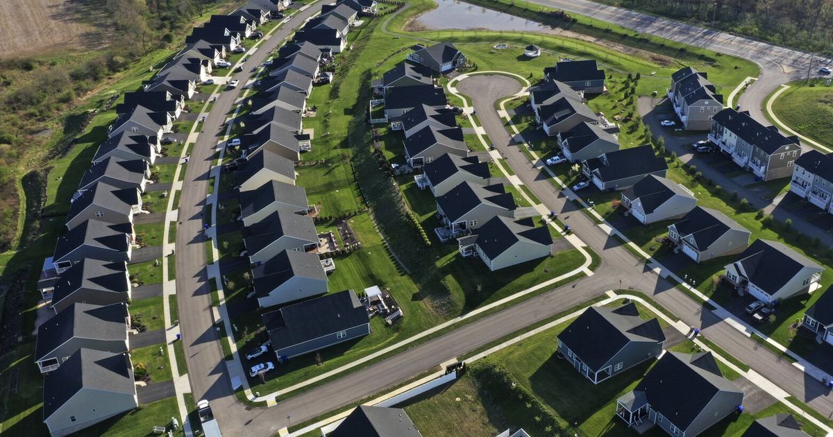 Real estate industry facing pushback to longstanding rules setting agent commissions on home sales