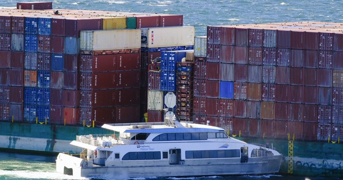 西雅图艾略特湾失控驳船撞击码头，引发疏散