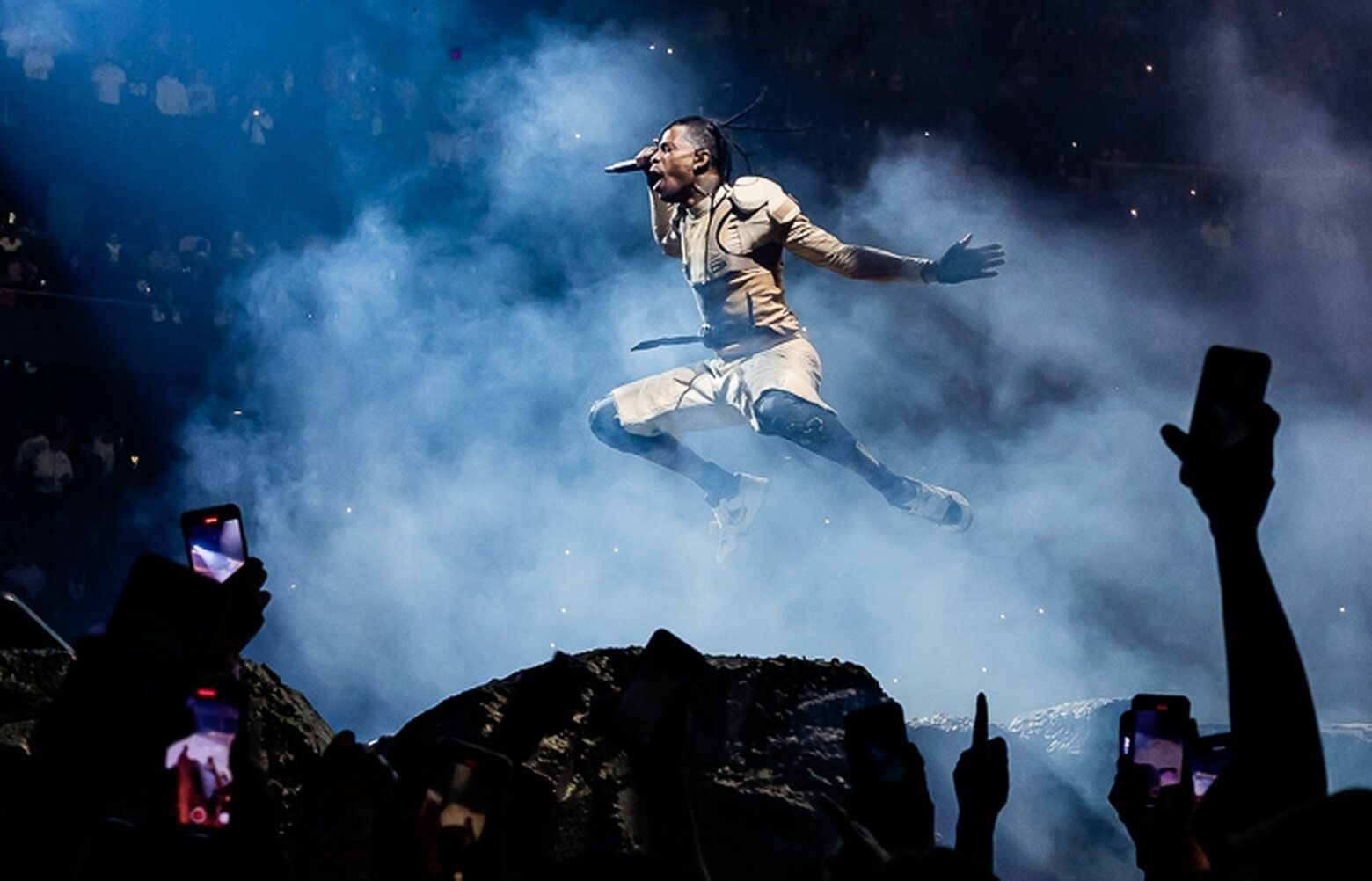 Review: Travis Scott's bass quakes shake rabid Seattle crowd | The