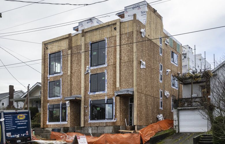 Wed. December 8, 2021.  Townhomes under construction in North Beacon Hill to illustrate a story is about the decline in permit applications for new townhomes in Seattle. 219010