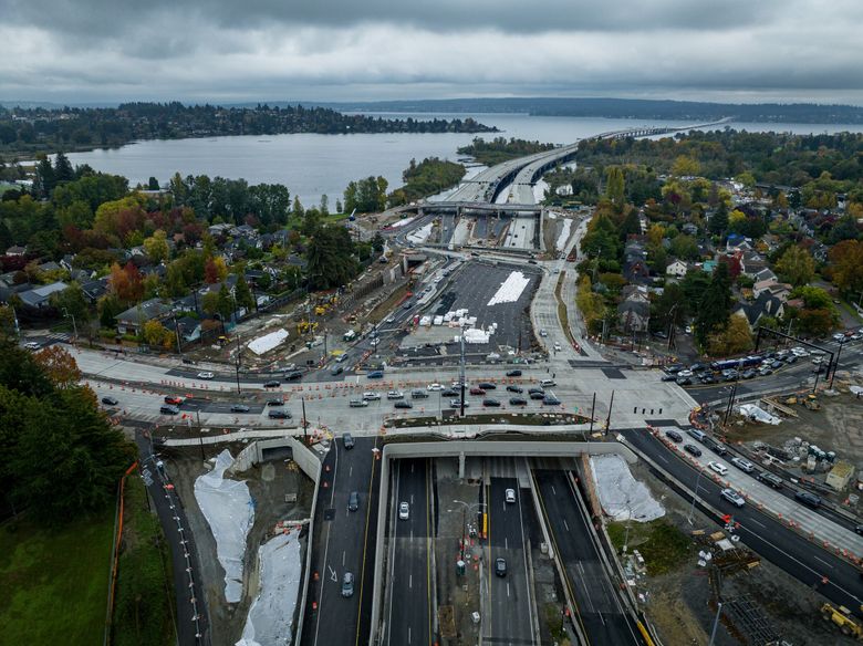 520 bridge closed all weekend to install Montlake lid utility 