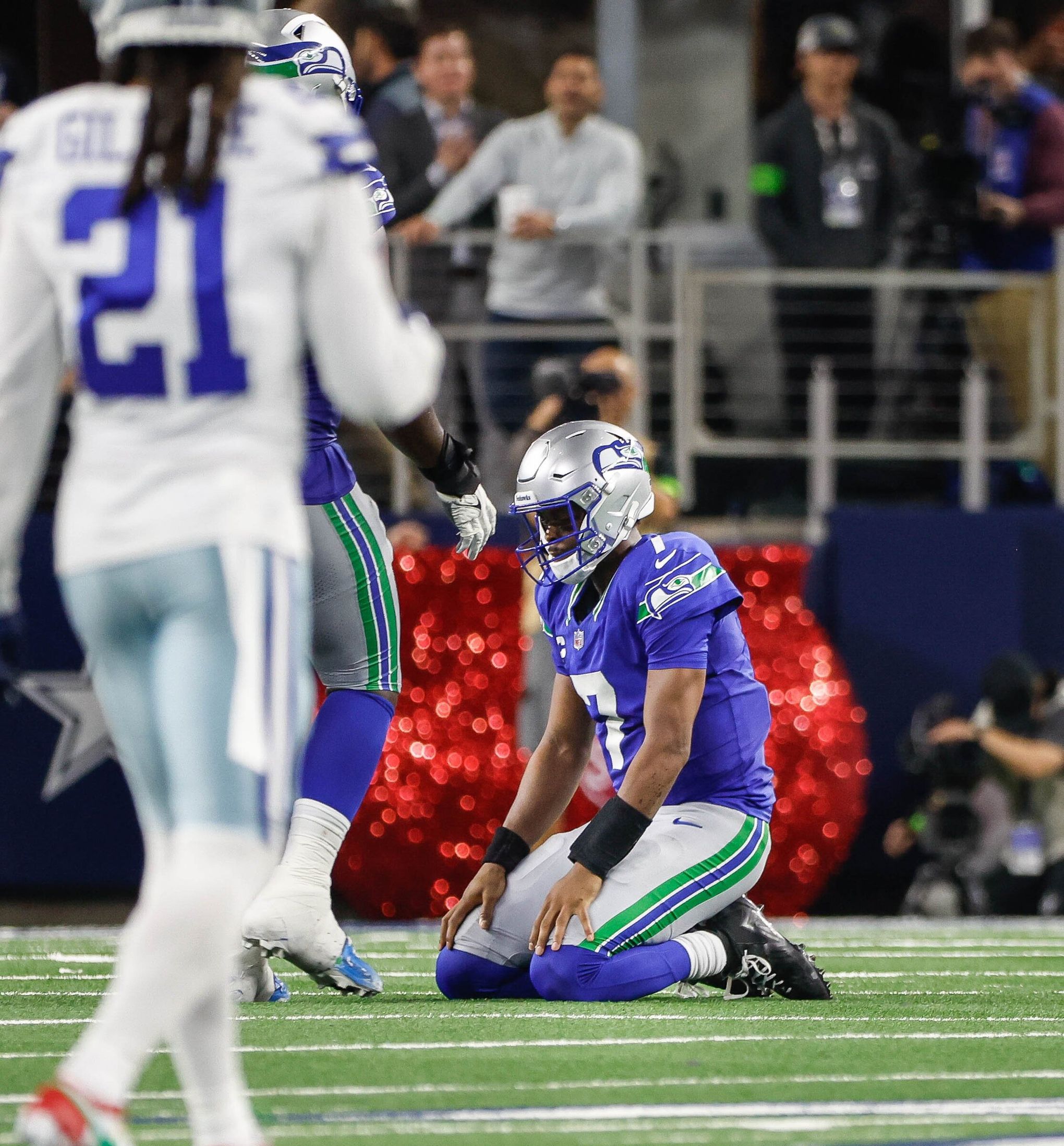 Dak Prescott throws for 3 TDs, Cowboys extend home win streak to 14 with  41-35 win over Seahawks