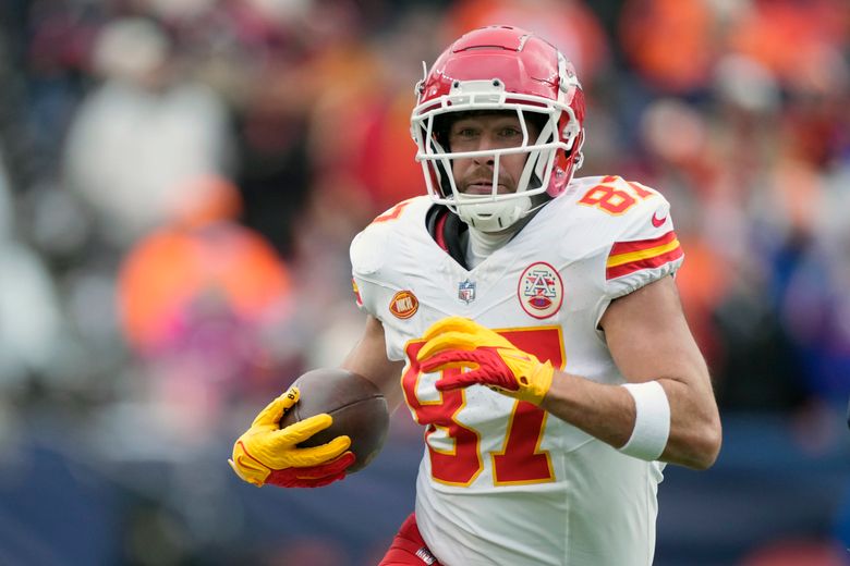 Travis Kelce repeats as the top tight end in the AP's NFL Top 5 rankings