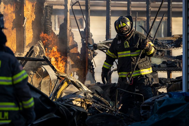 Minnesota fiery house explosion kills 1 in St. Paul suburb