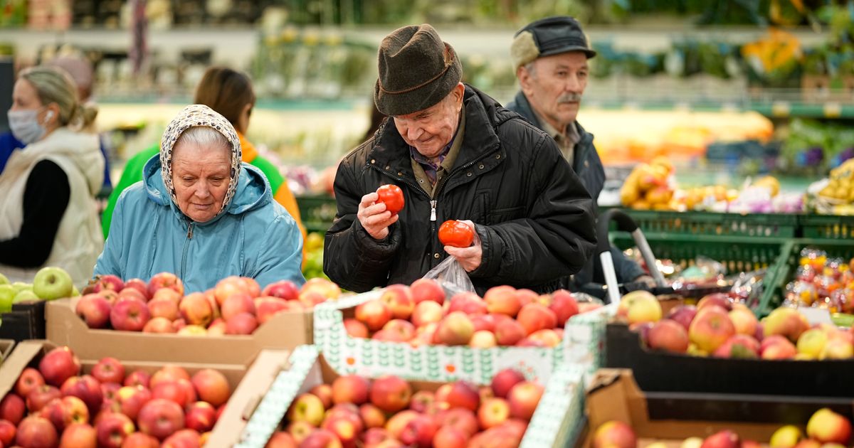 Russian consumers feel themselves in a tight spot as high inflation
