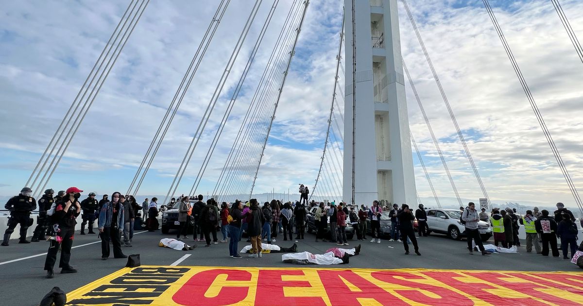 Demonstrators demanding a cease-fire in Gaza shut down bridges in ...