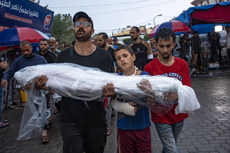 Morning Update: Largest group of Canadians yet flees Gaza while others hope  for their turn - The Globe and Mail