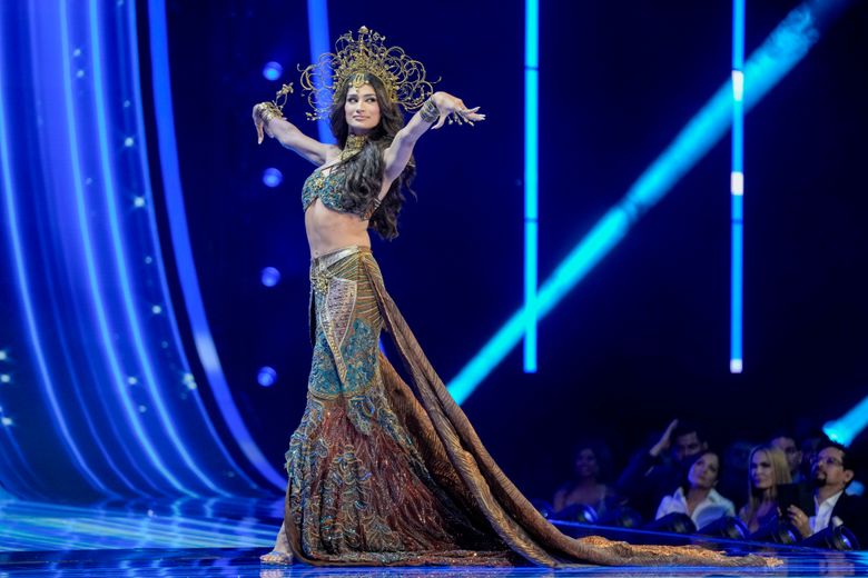 Miss Universe hopefuls compete in El Salvador preliminaries - EFE