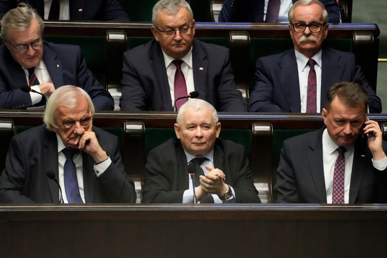 Polish president delays appointing new government, Poland