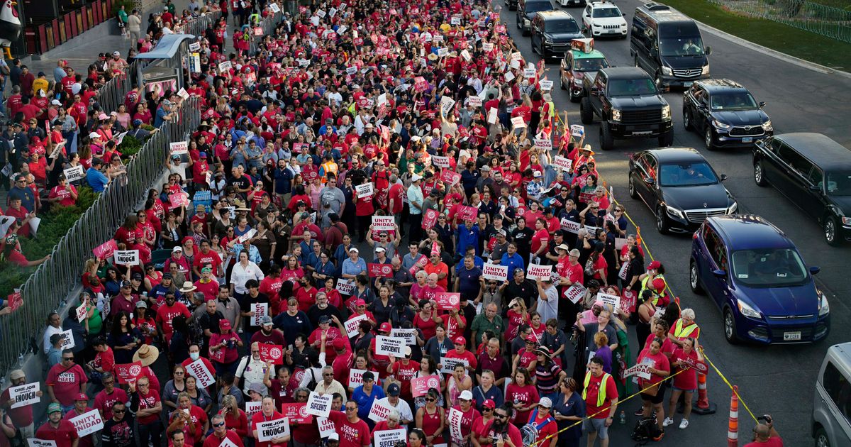 Vegas casino worker unions authorize a strike, threatening first major  walkout in 39 years - The Nevada Independent