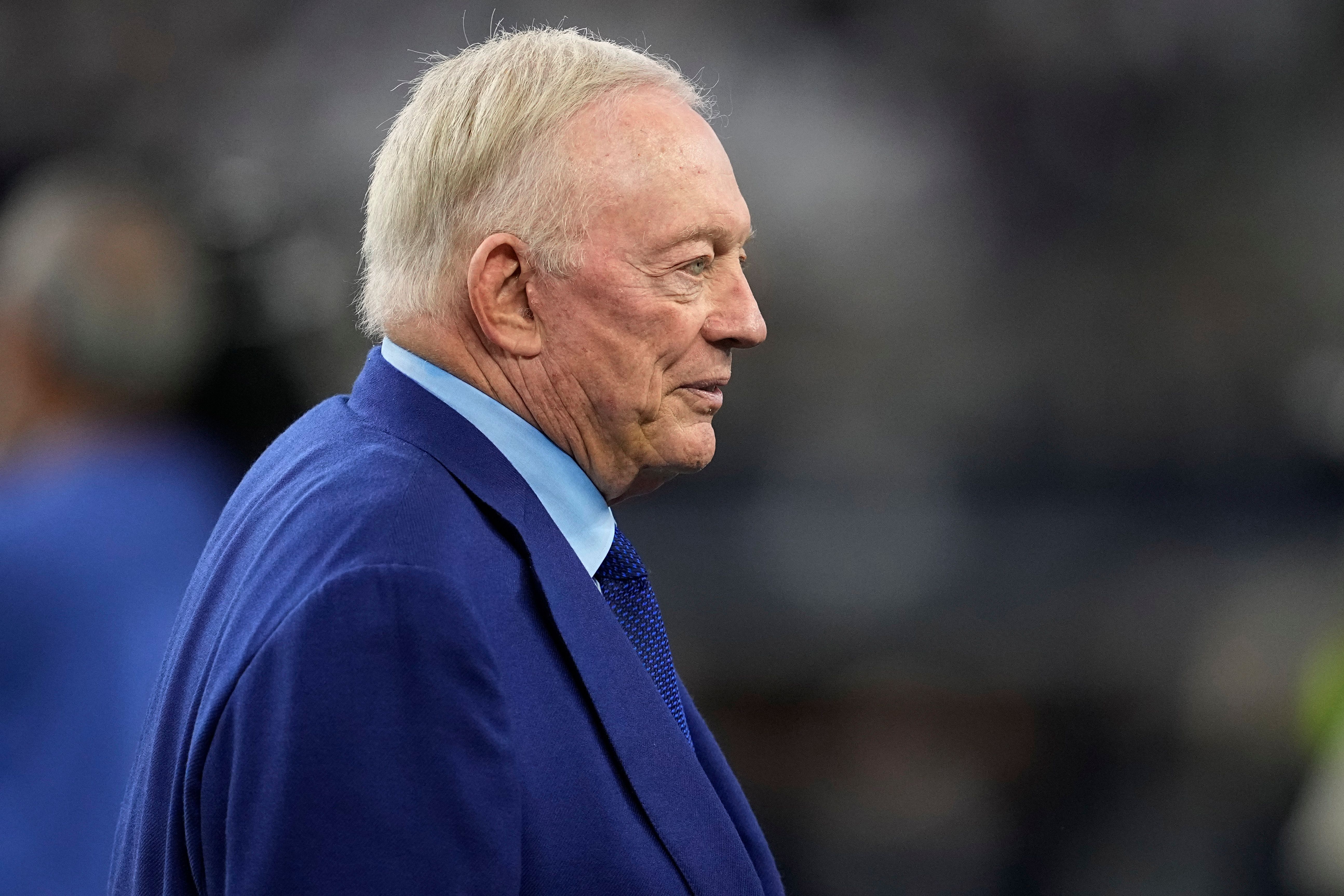 Cowboys owner Jerry Jones still loves the spotlight in his 80s