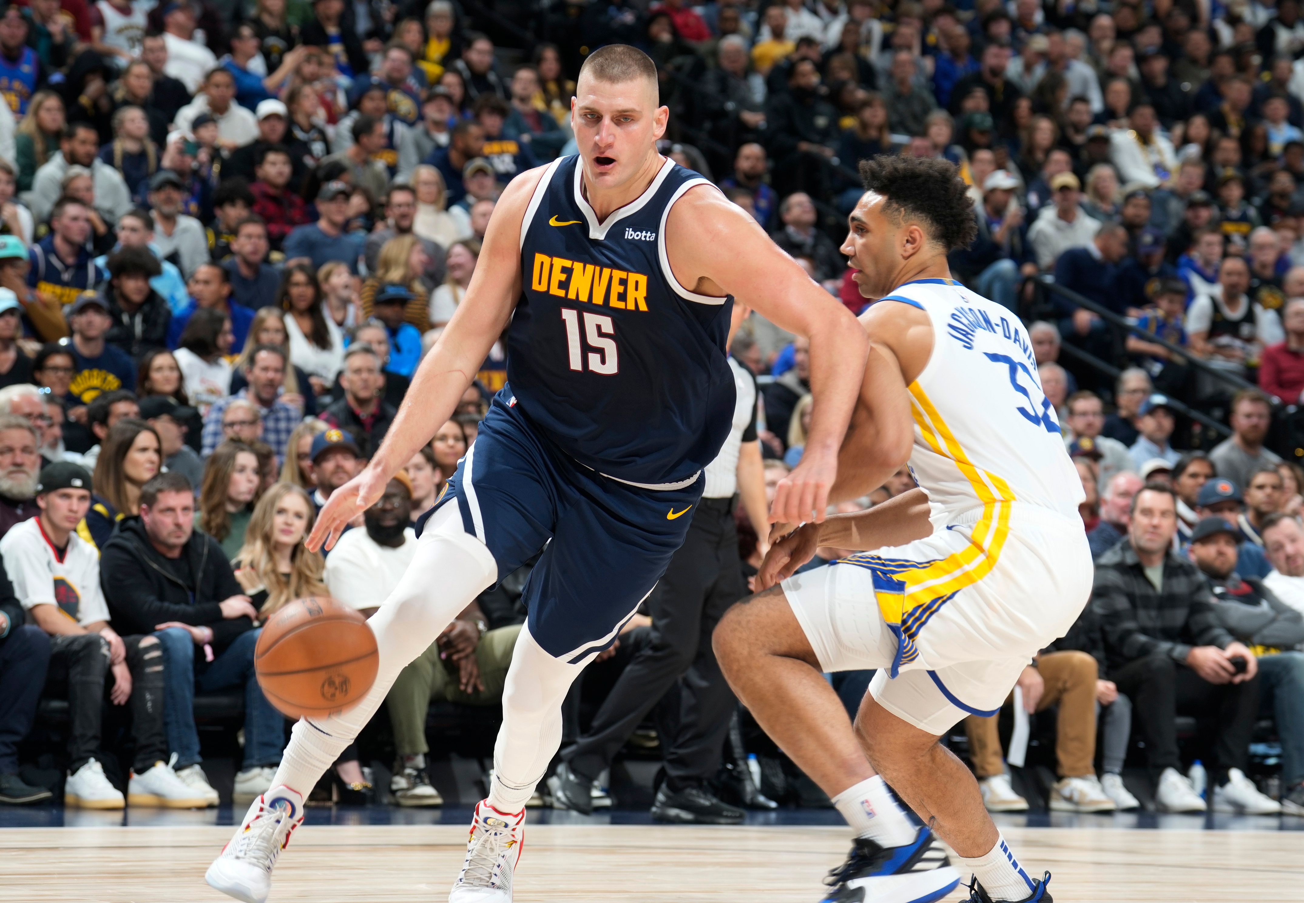 Exhausted Jokic scores 35 points, Nuggets hold off Curry, Warriors 108-105  | The Seattle Times