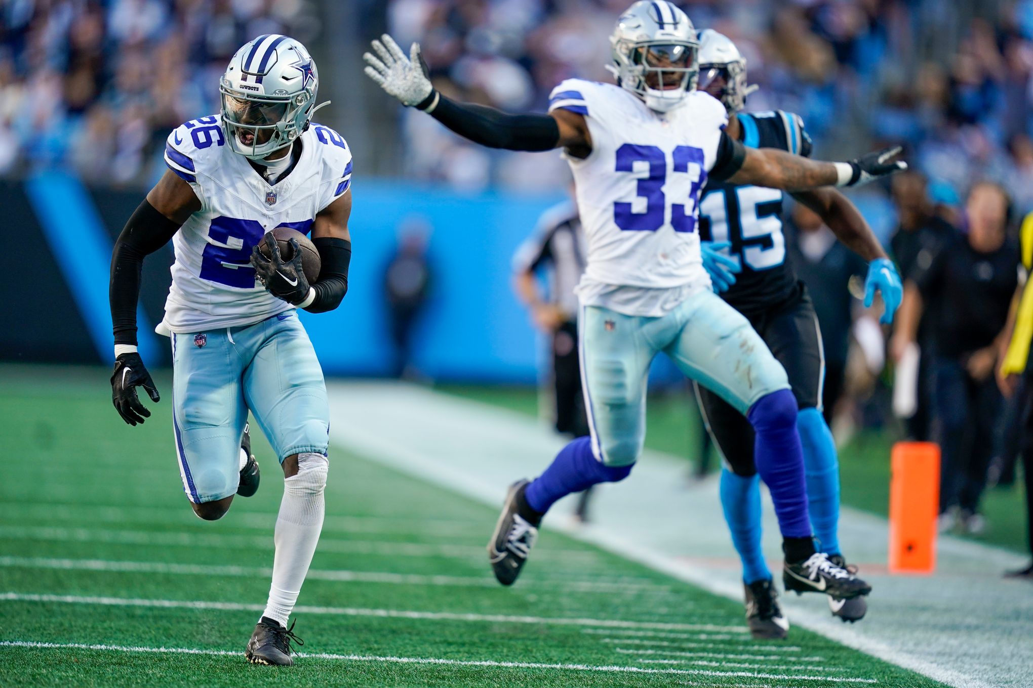 DaRon Bland ties NFL record with 4th pick-6 this season in Cowboys' 33-10  rout of Panthers | The Seattle Times