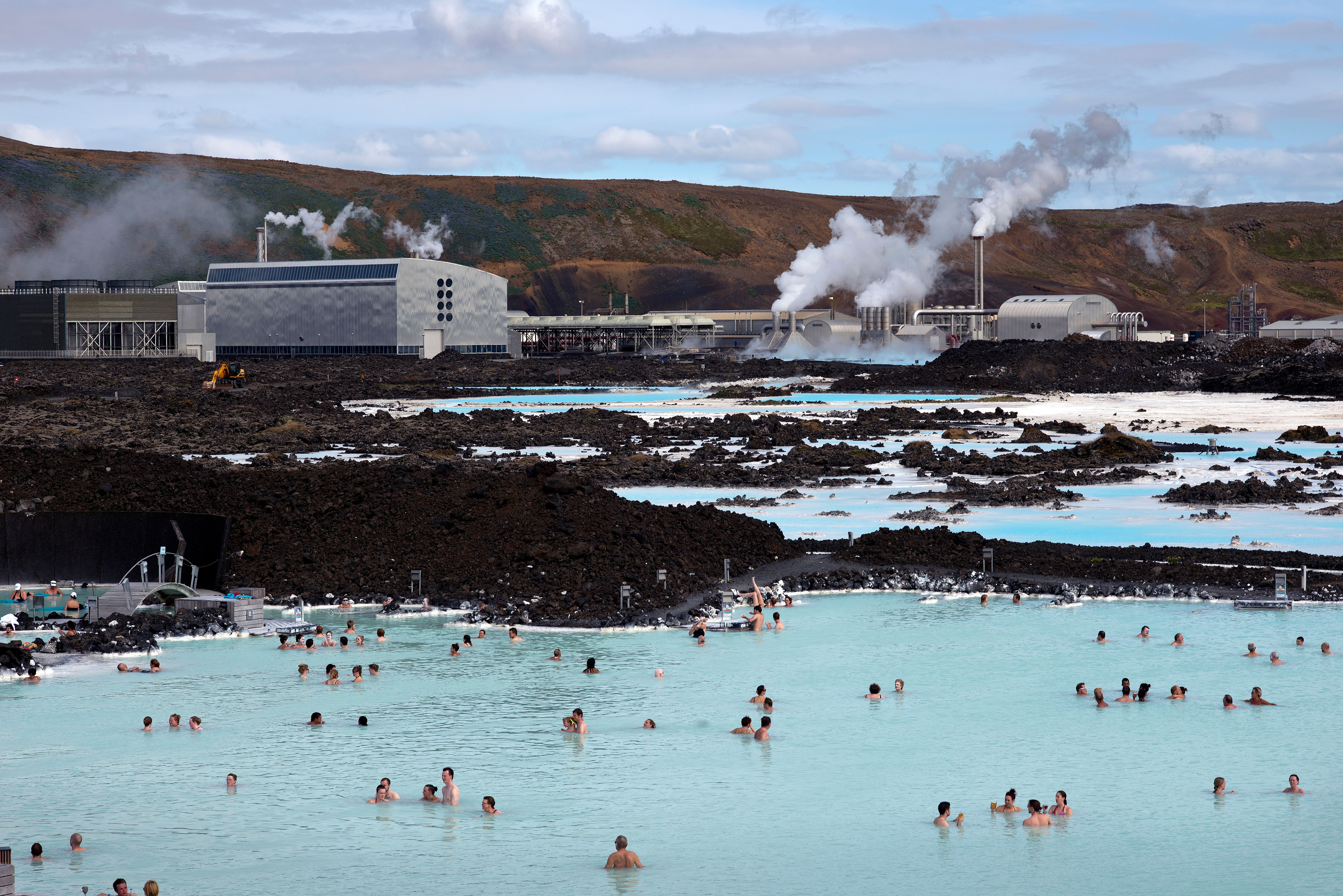 Blue Lagoon in Iceland temporarily closes after thousands of