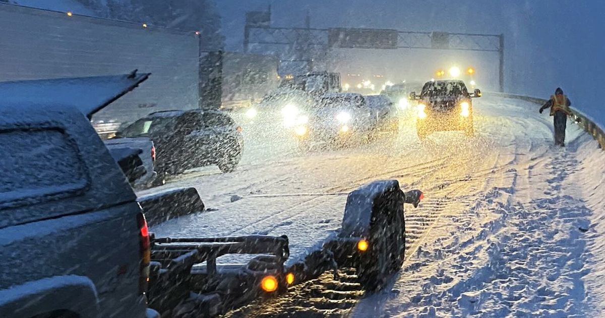I-90 reopens after spun-out vehicles prompt Snoqualmie Pass closure ...