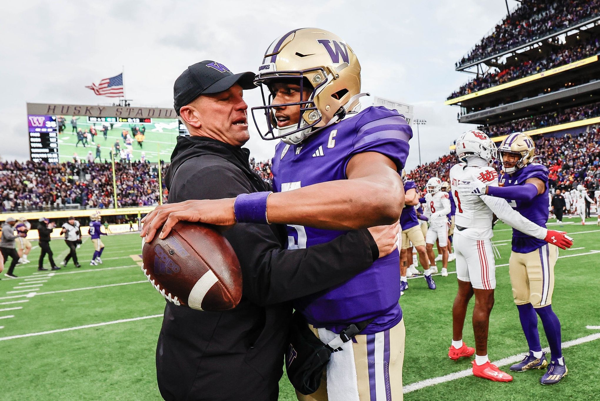 UW coach Kalen DeBoer, quarterback Michael Penix Jr. take home national awards | The Seattle Times