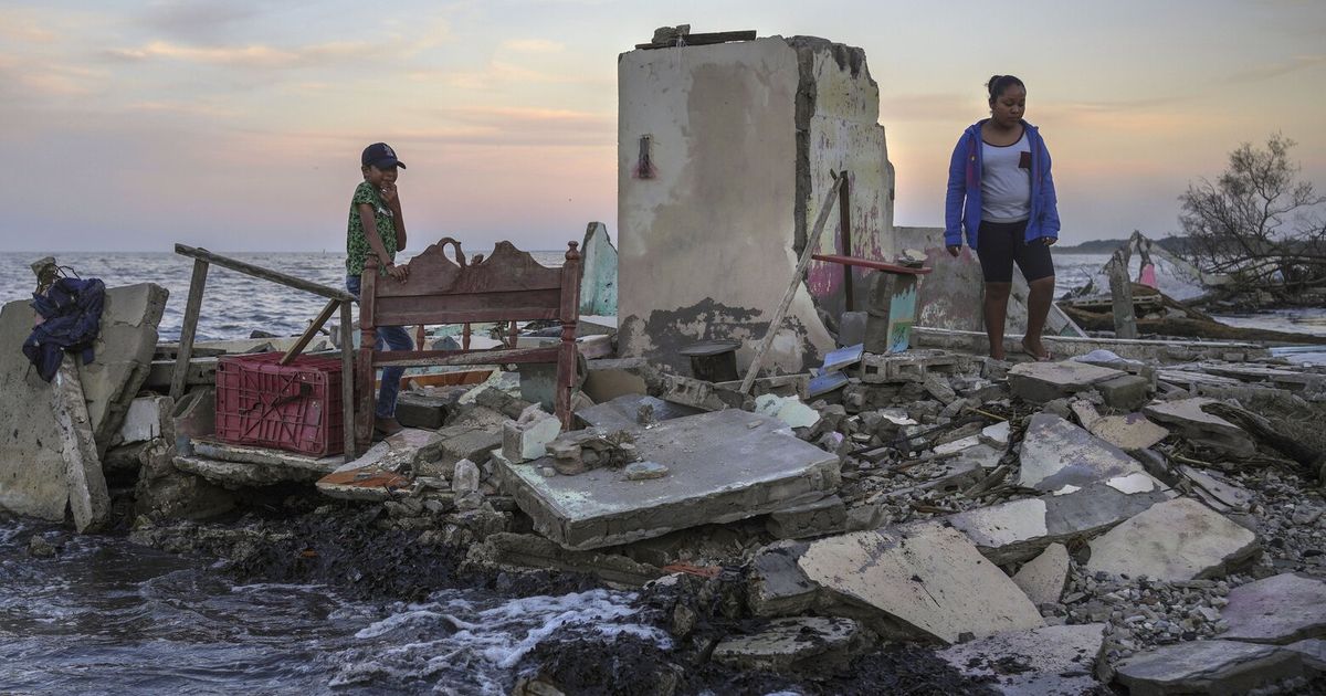The last residents of a coastal Mexican town destroyed by climate change