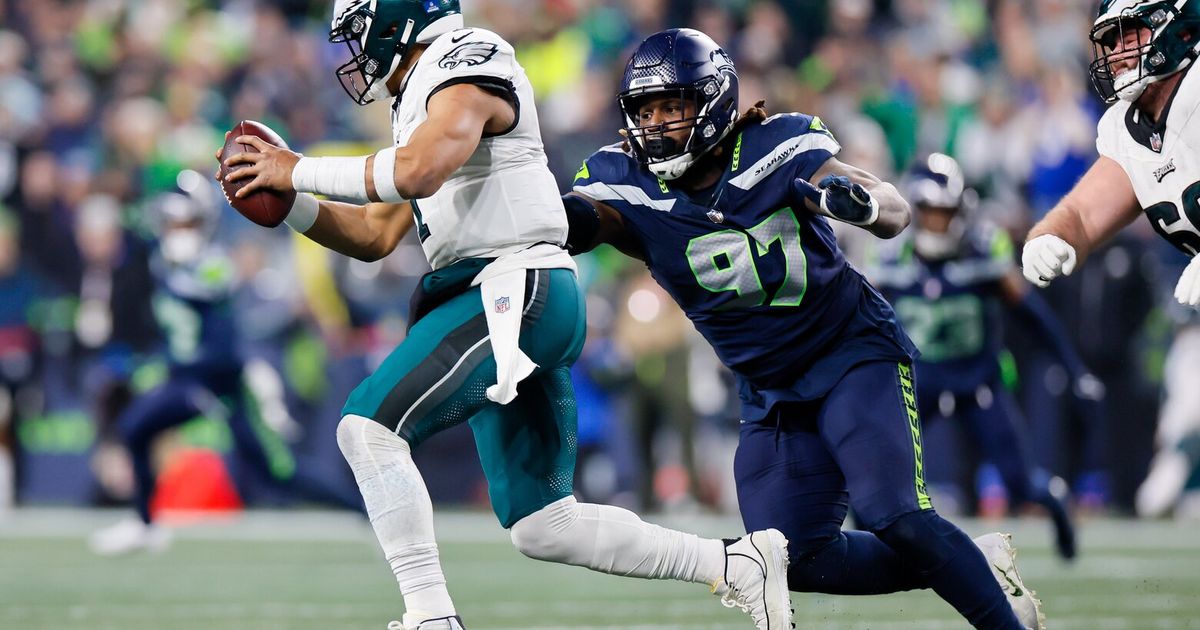 Seahawks score 2 points with crazy game-tying play on MNF