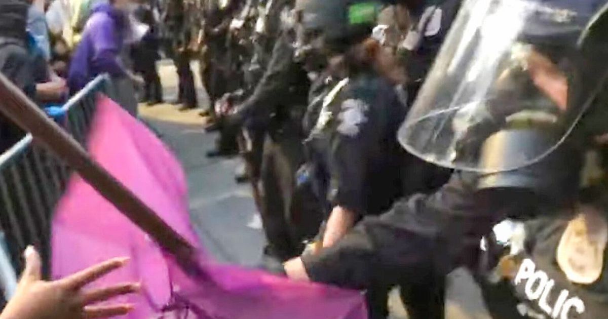 西雅图解决警方领导人针对2020年“粉红伞事件”归咎的诉讼