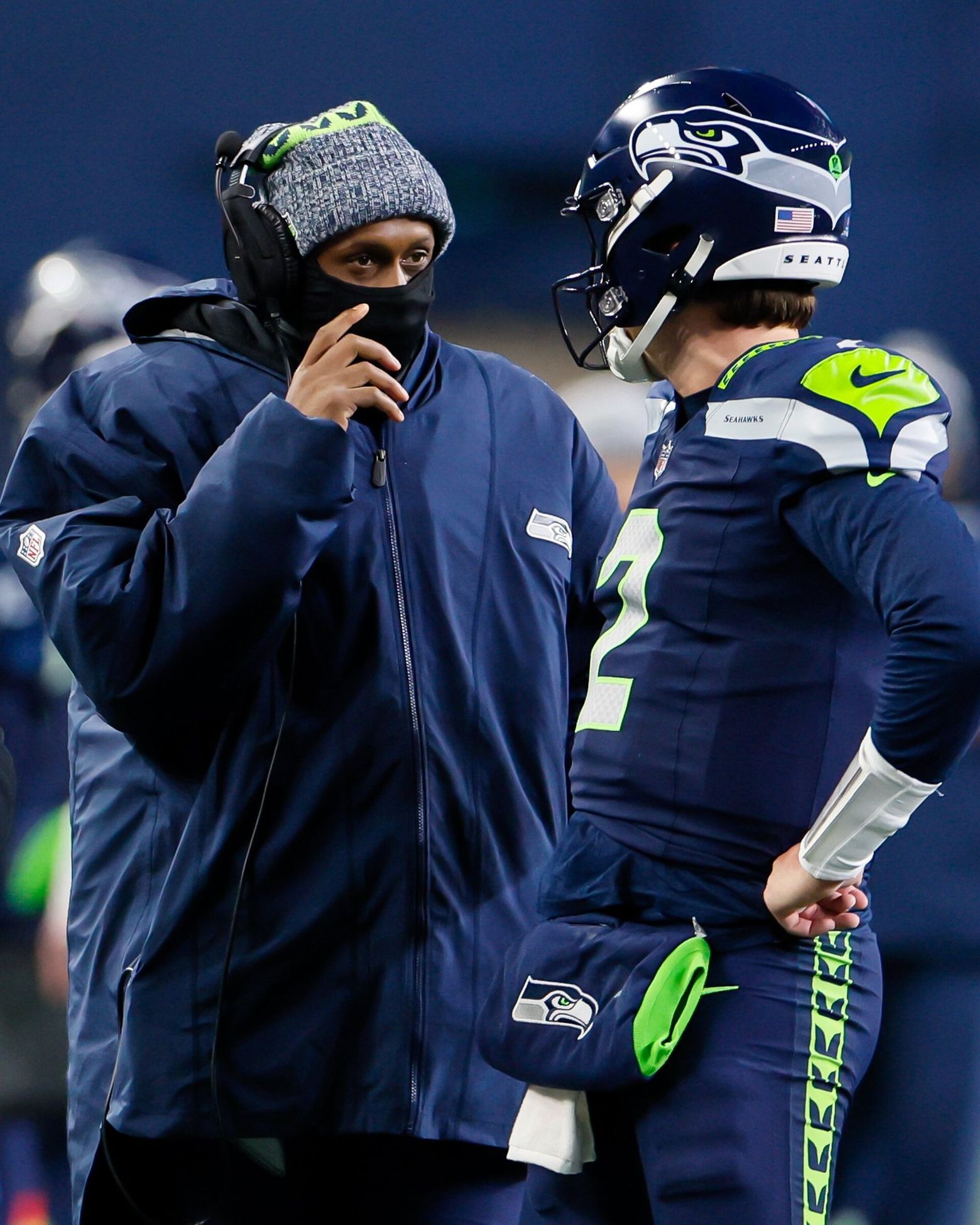 Geno Smith, Seahawks improve playoff chances in rallying to beat the Titans