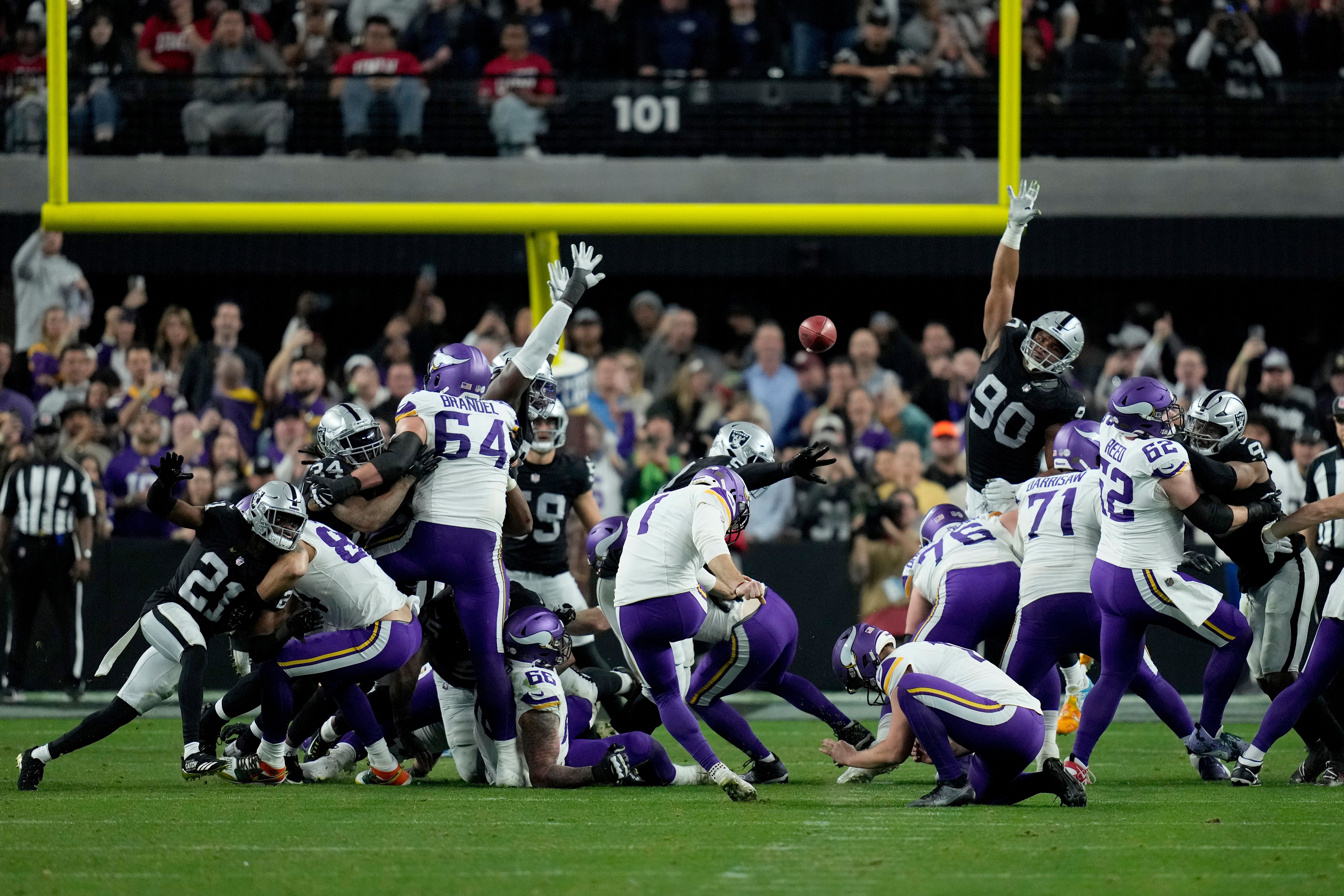 Vikings beat Raiders 3 0 in lowest scoring NFL game in 16 years