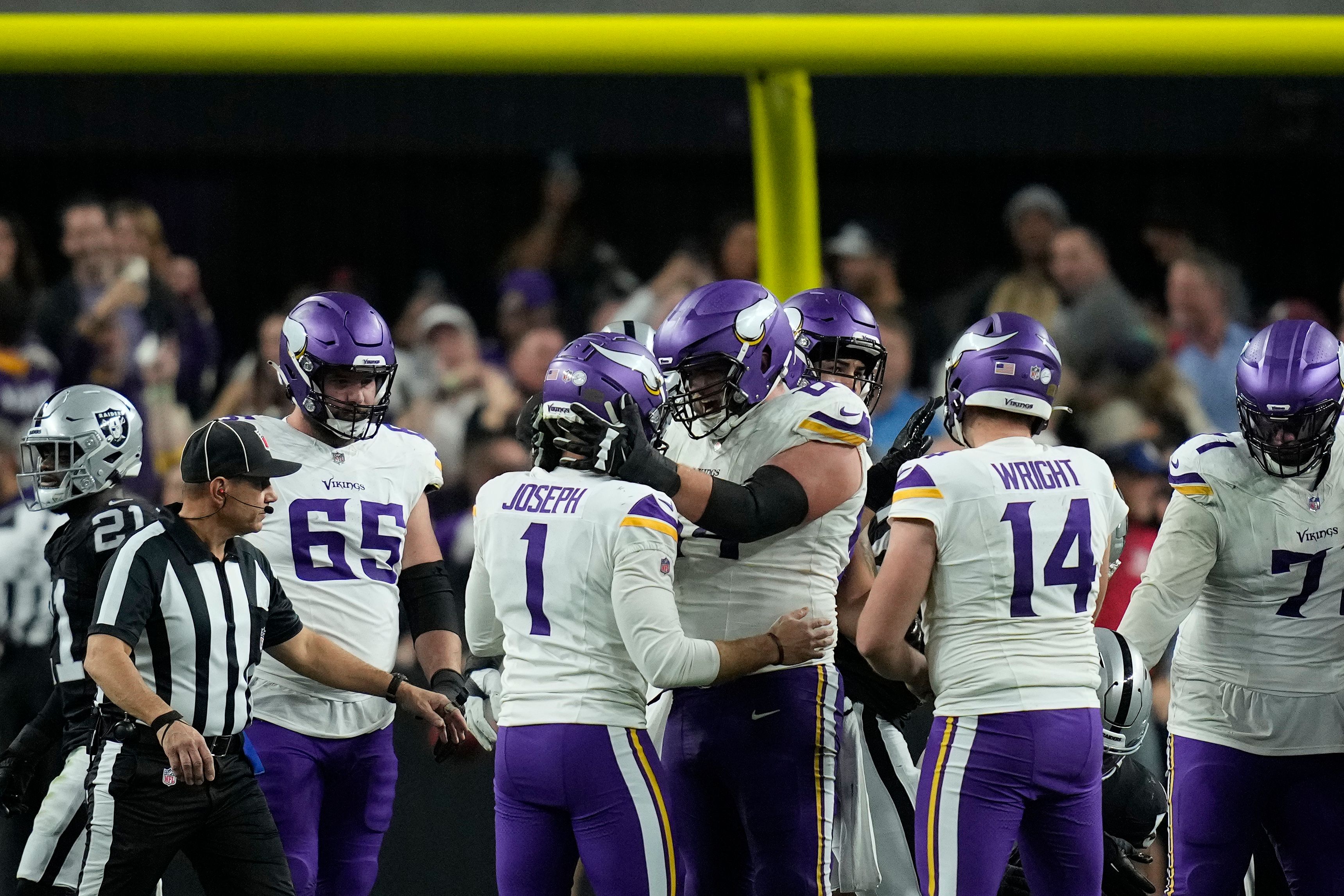 Vikings beat Raiders 3 0 in lowest scoring NFL game in 16 years