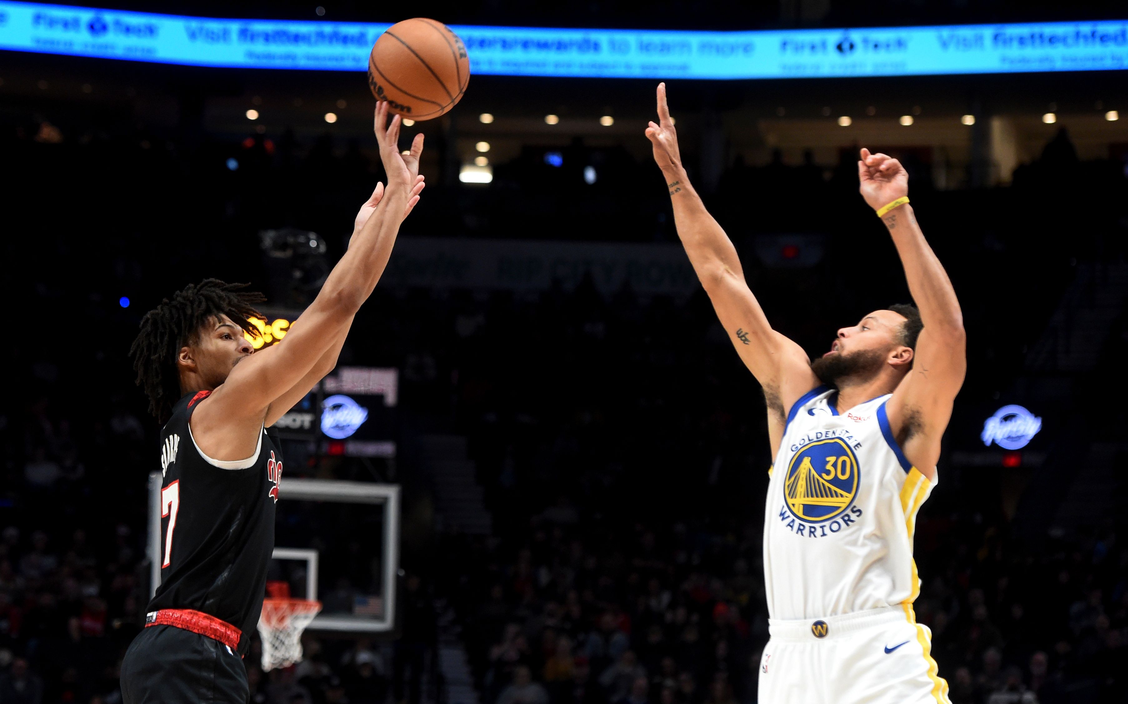 Klay Thompson scores 28 points to help Warriors hold off Trail