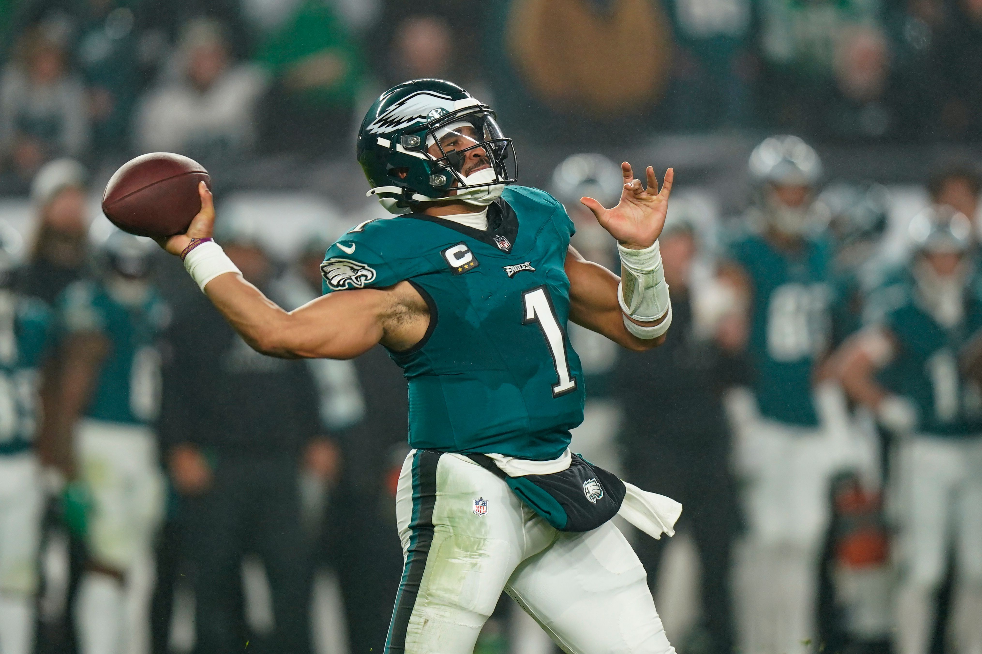 Eagles QB Jalen Hurts Evaluated For Concussion Vs 49ers, Cleared For ...