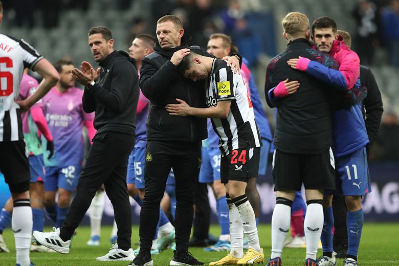 Paris Saint-Germain advances in tense finish to Champions League group.  Porto also into round of 16