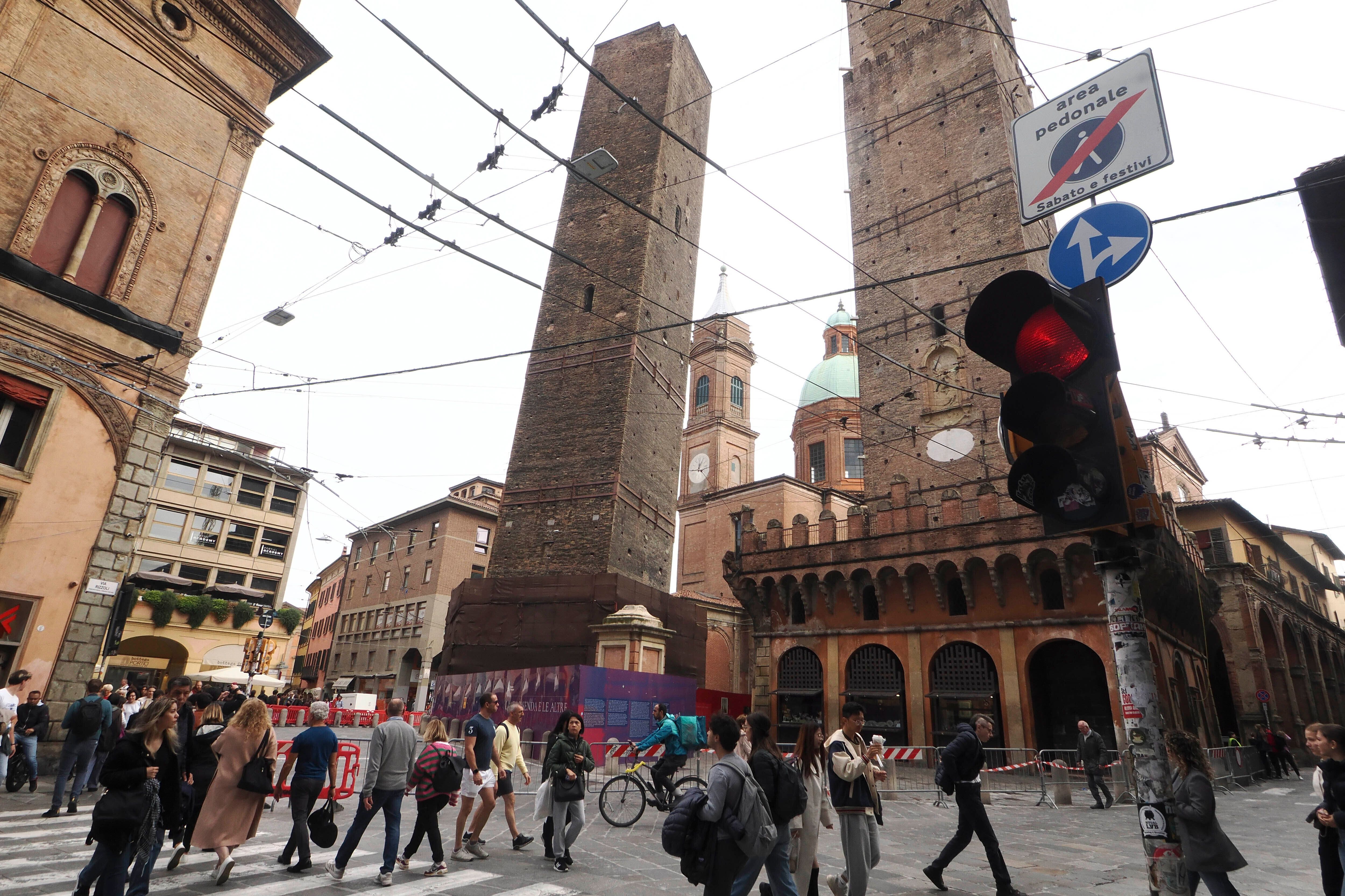 Bologna　5点まとめ urnpublicidap.