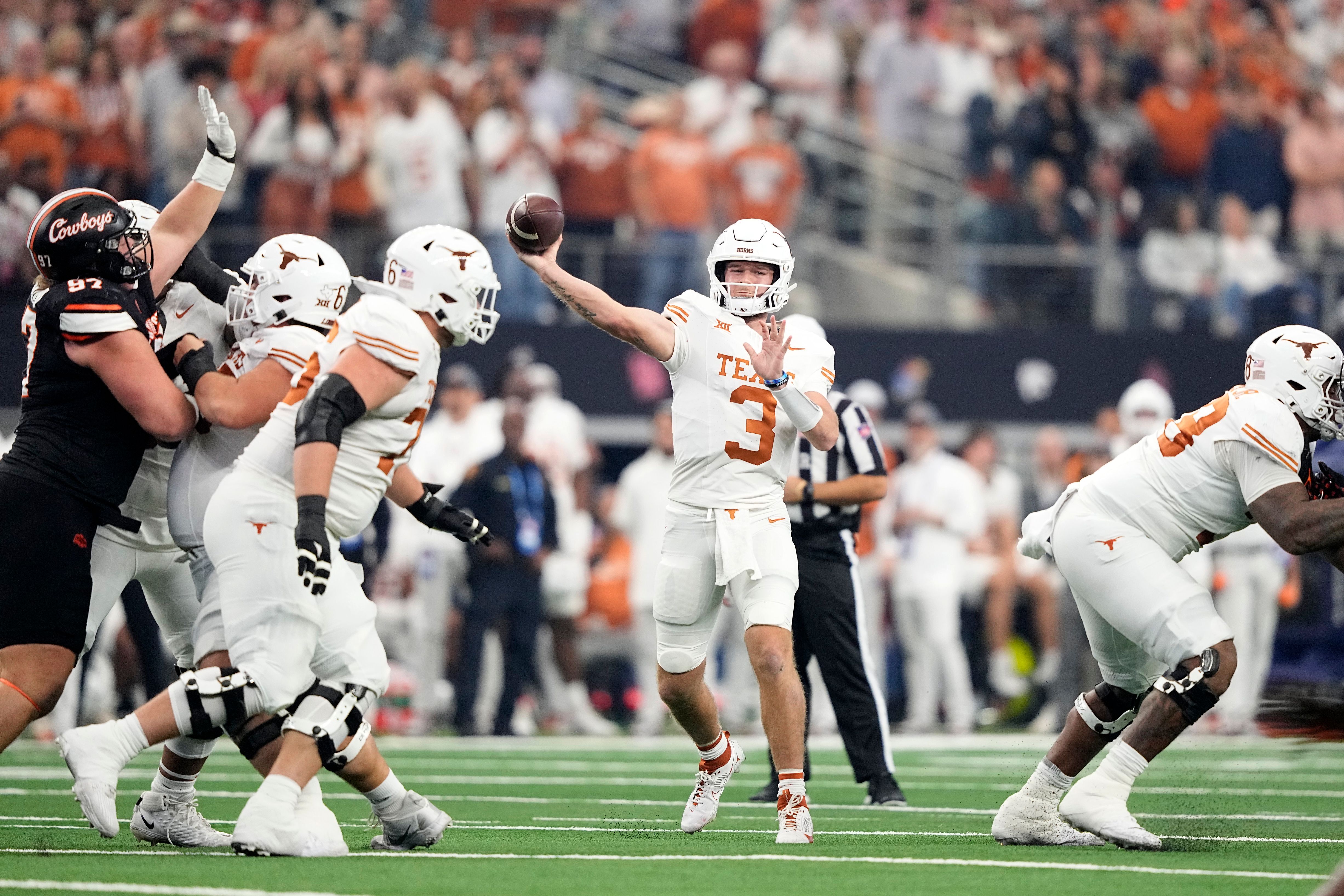Ewers throws 4 TDs as No. 7 Texas bids farewell to Big 12 with 49