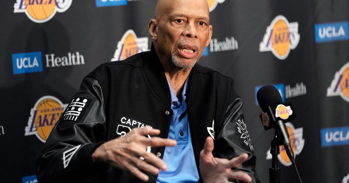 Kareem Abdul-Jabbar falls and breaks hip at Los Angeles concert | The ...