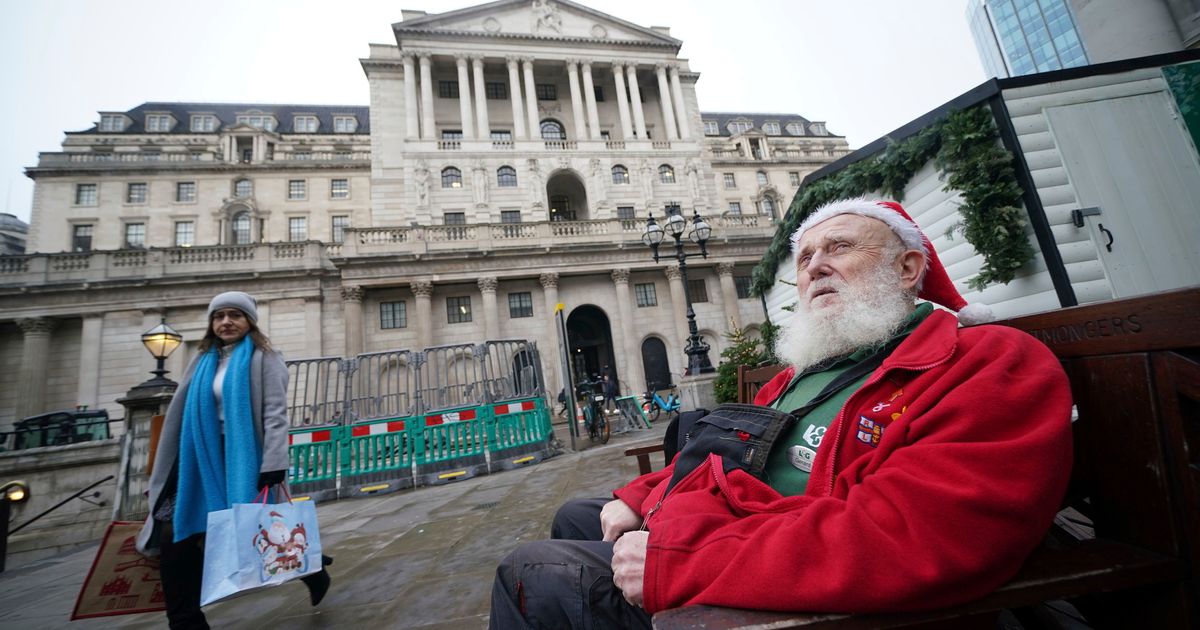 Bank of England holds interest rates at a 15-year high despite worries about the economy - The Seatt