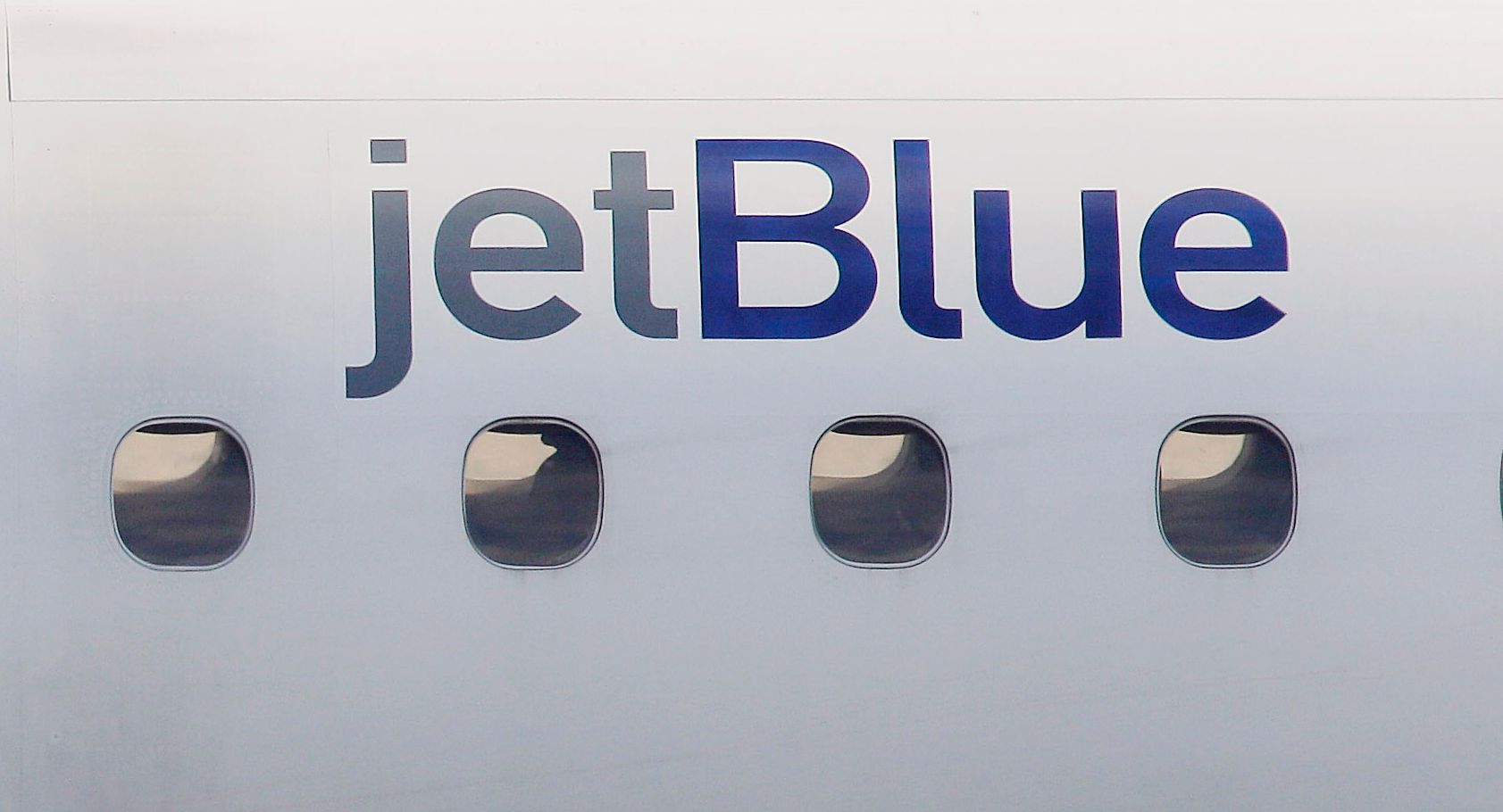 NTSB says a JetBlue captain took off quickly to avoid an incoming